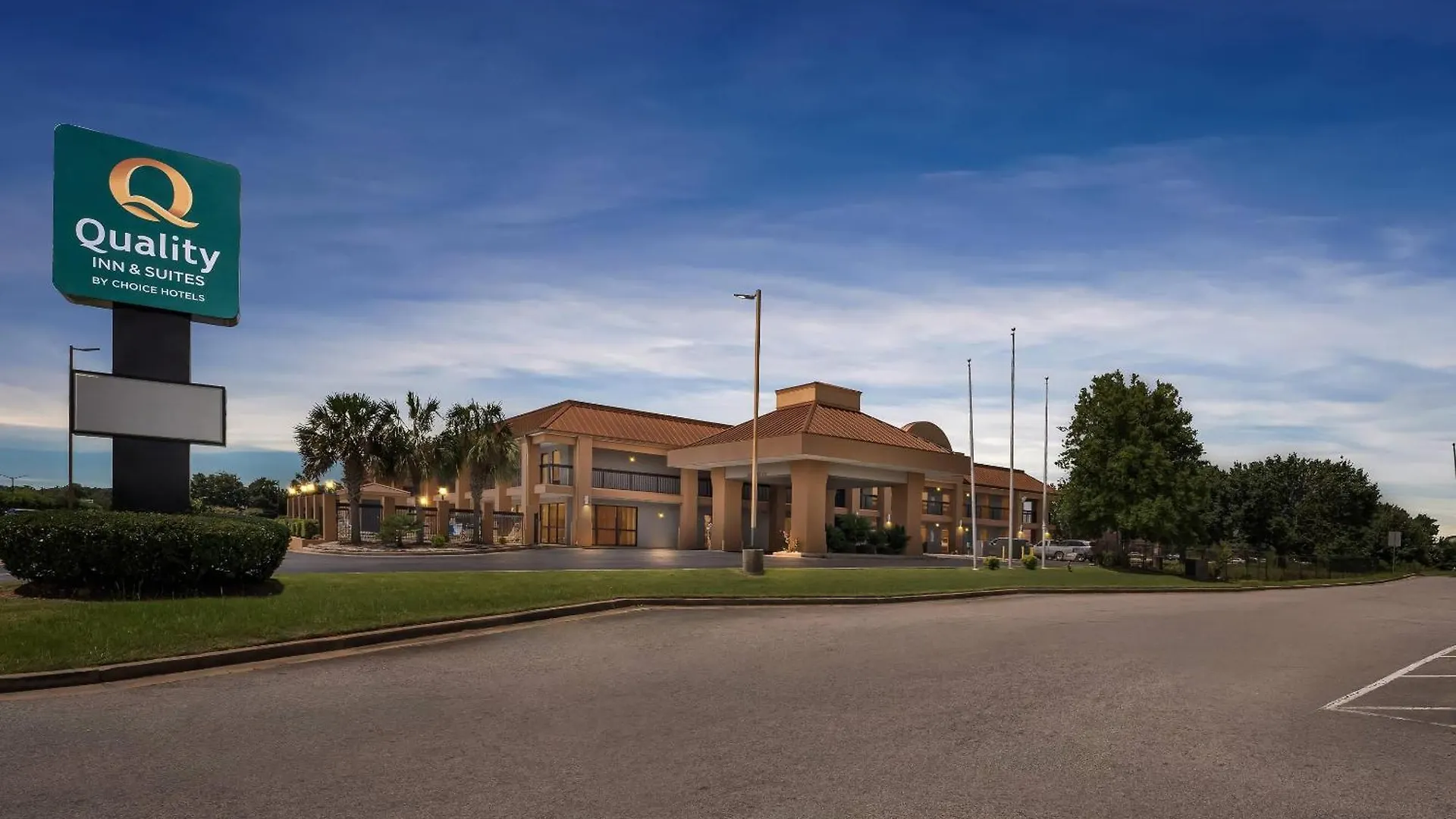 4 Budget Hotels Near Gold Cup Bowling Ctr That Deliver