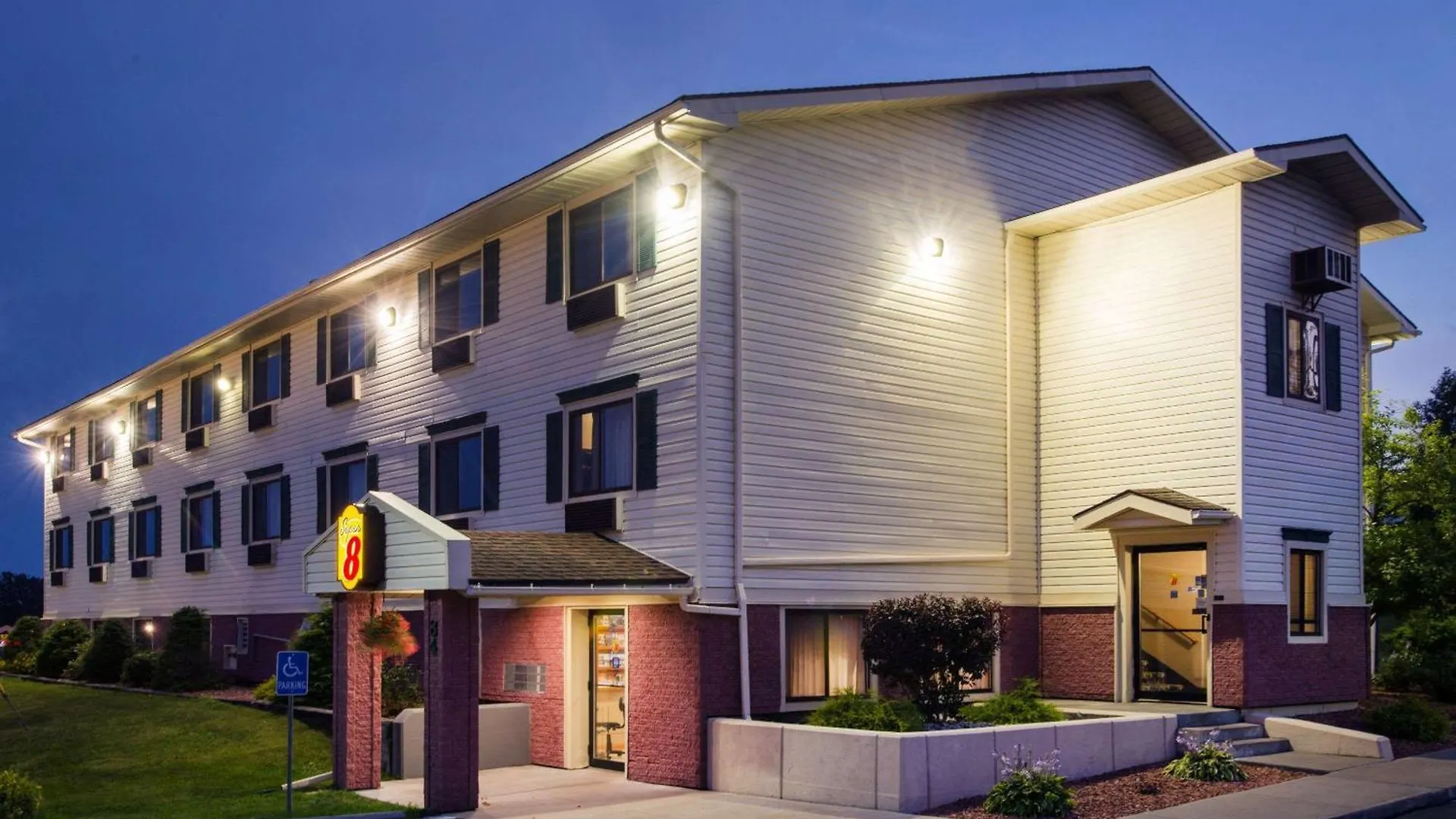4 Adirondack Mountains Motels That Deliver Real Value